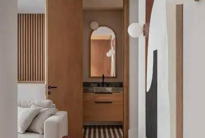 Garsonieră în Titan - 1