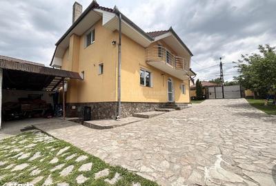 Casă cu 4 camere în Central