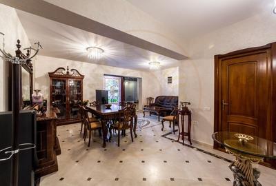 Vila zona Expo Parc - 2 apartamente, curte comuna - 7