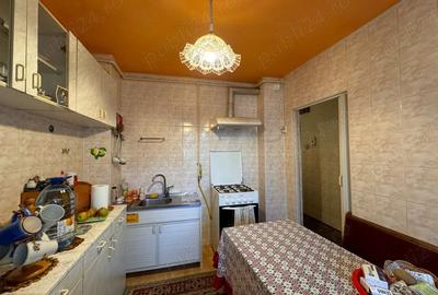 Apartament cu 3 camere decomandat în 22 Decembrie - 5