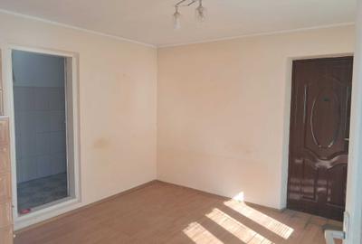 Casă cu 2 camere în Adjudu Vechi - 4