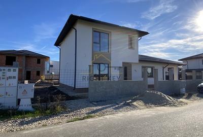 Oportunitate! Vila moderna 4 cam, asfalt, toate utilitatile! Comision0 Oportunitate! Vila moderna 4 cam, asfalt, toate utilitatile! Comision0 - 1