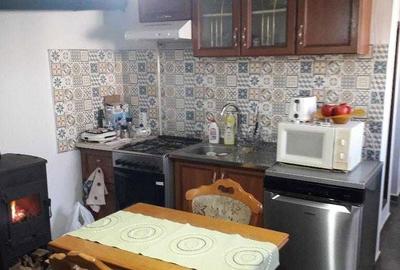 Casă cu 3 camere în Central