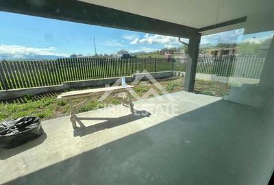 Casa individuala generoasa 5 camere, carport si pivnita curte 500 mp - 13