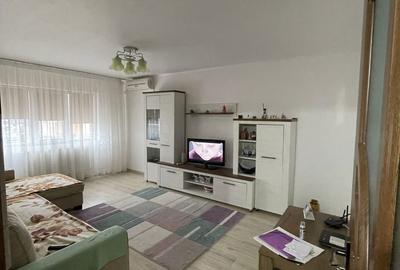 Apartament cu 3 camere decomandat în Exterior Vest