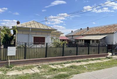Casă cu 4 camere cu Teren 1200 Mp în Puchenii Mari - 1