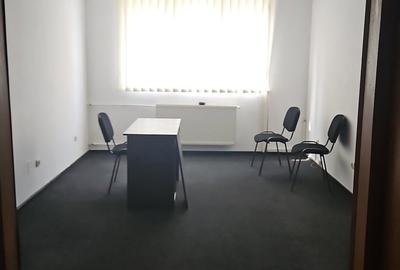 Spațiu comercial, de 20.5 mp, în Titan