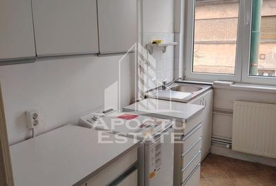 Apartament cu 3 camere semidecomandat, mobilat în Central - 9
