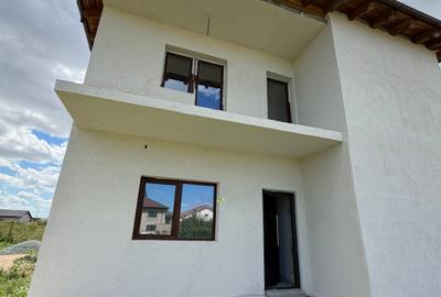 Casă cu 5 camere cu Canalizare în Central - 2