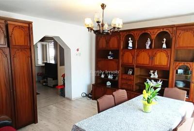 MOLDOVA NOUA, zona centrala, Casa 4 camere, 2 bai si garaj - 2