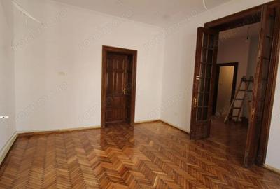 Spațiu comercial, de 100 mp, în Central - 5