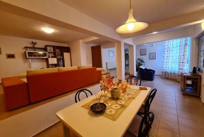 VILA MODERNA cu gradina in Schei