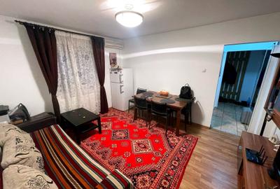 Apartament cu 3 camere semidecomandat în Baicului