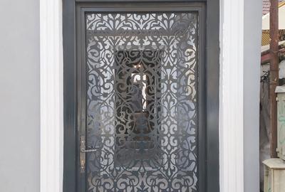 Casă cu 4 camere în Exterior Vest - 3