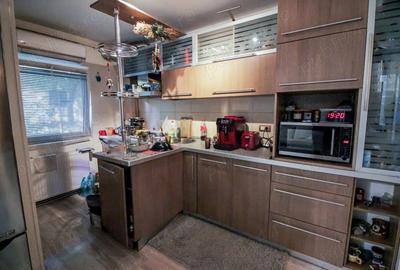 Apartament cu 4 camere decomandat în 9 Mai