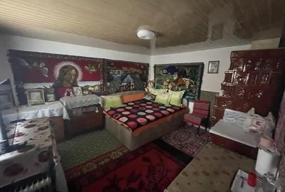 Casă cu 4 camere în Izvoarele - 1