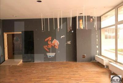 Spațiu comercial, de 900 mp, în Central