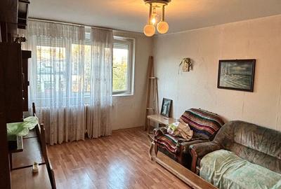 Apartament cu 3 camere decomandat, mobilat în Sălăjan