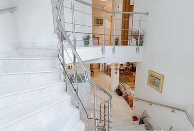 Casă cu 5 camere cu Teren 2649 Mp în Ciofliceni - 2