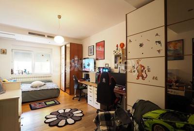 Apartament spatios cu 4 camere, 3 bai | 250mpc | 2 garaje - 15