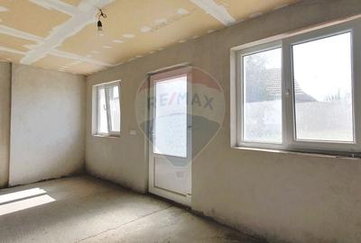 Casa 3 camere in Periam, renovata, incalzire in pardoseala Comision 0% - 8