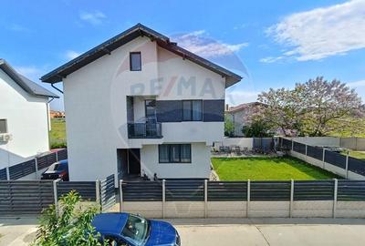 Casa / Vila individuala mobilata, utilata cu 4 camere de vanzare