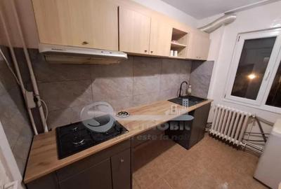 Apartament cu 3 camere semidecomandat în Tătărași