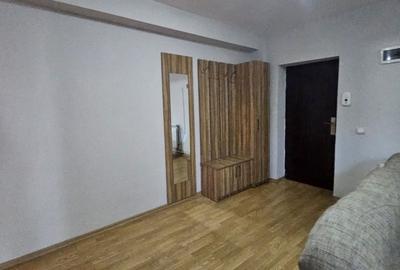 Apartament cu 3 camere decomandat în Iosia