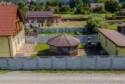 Casă cu 10 camere cu Teren 1074 Mp în Moieciu - 2