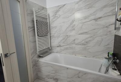 Apartament cu 3 camere decomandat în Frații Golești