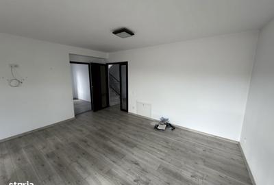 Casă cu 4 camere cu Teren 1500 Mp în Curtești