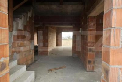 Casă cu 7 camere cu Teren 2703 Mp în Halmeu - 9