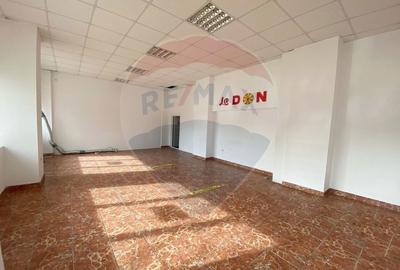 Spațiu comercial, de 58 mp, în Central - 3