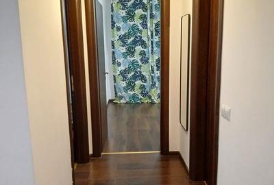 Apartament cu 3 camere decomandat în Metalurgiei