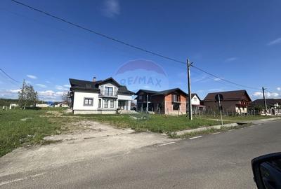 Casa la rosu de vanzare in Satulung - 9