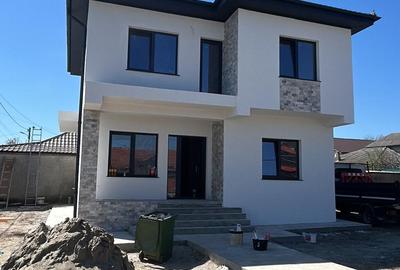 Casă cu 4 camere cu Canalizare în Lumina - 8