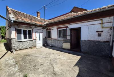 Casă cu 3 camere cu Teren 450 Mp în Central