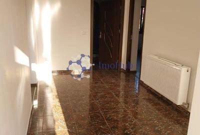 Casă cu 3 camere decomandat în Cercu - 8