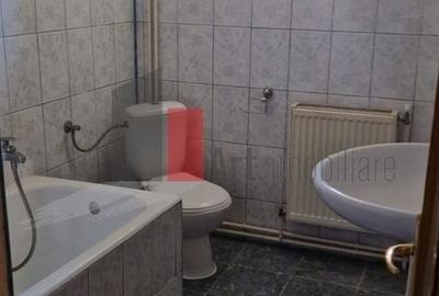 Casă cu 3 camere în Central