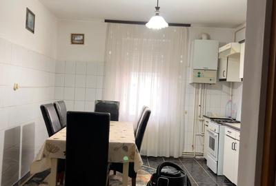 Apartament cu 3 camere decomandat în Mureșeni