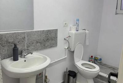 Inchiriez 3 zone scaune in salon - 3