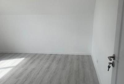 Casă cu 5 camere cu Teren 395 Mp în Malu Mare - 3