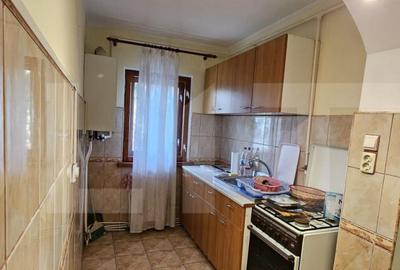 Apartament de vanzare, cu 3 camere, etaj 2 str. Sporturi