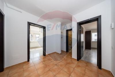 Apartament cu 3 camere decomandat în Sânpetru