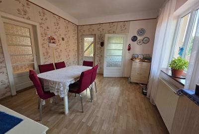 Casă cu 3 camere decomandat cu Teren 1152 Mp în Central - 1