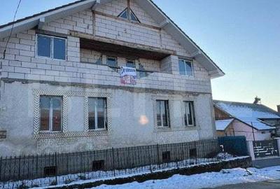 Casa de vanzare budacu de sus 240 mp utili, teren 11.5 ari - 2