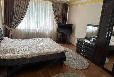 Apartament cu 3 camere decomandat în Tractorul - 1