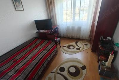 Apartament cu 3 camere decomandat în Broșteni - 3
