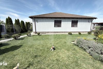 Casă cu 4 camere cu Teren 1105 Mp în Central