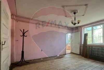 Casă cu 7 camere cu Teren 242 Mp în Șelimbăr